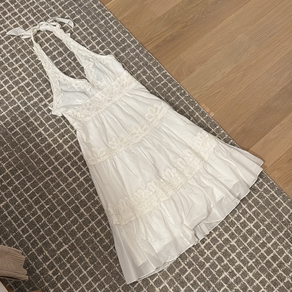 White BCBGMaxAzria halter dress size 4